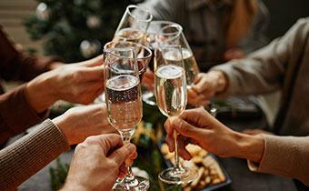 guests enjoying champagne